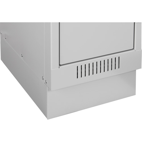 Base en retrait pour casiers &eacute;conomiques Clean Line, 1 Blocs, 4" lo x 12" la x 18" p, Gris, Acier FMT Sales Ltd