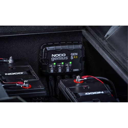 Chargeur de batterie embarqu&eacute; &agrave; 3 sorties de 15 amp&egrave;res Gen5X3 Genius FMT Sales Ltd