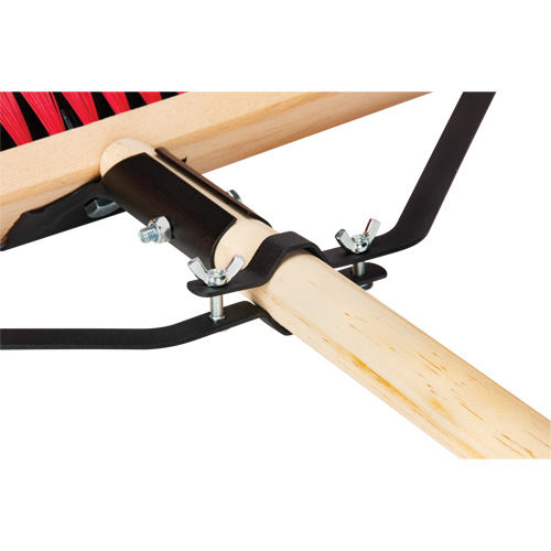 Balai-brosse &agrave; manche renforc&eacute;, 18", Moyen, Soies PVC FMT Sales Ltd