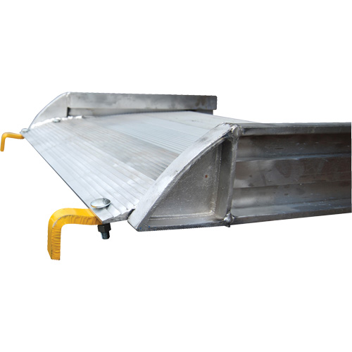 Rampe de promenade en aluminium, Capacit&eacute; de 1000 lb, 38" la x 193-1/8" lo FMT Sales Ltd