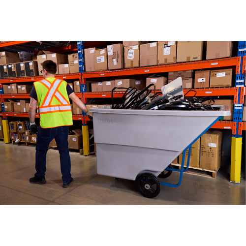 Chariot basculeur en acier, Poly&eacute;thyl&egrave;ne, 1,1 vg³, Capacit&eacute; de charge de 1250 lb FMT Sales Ltd