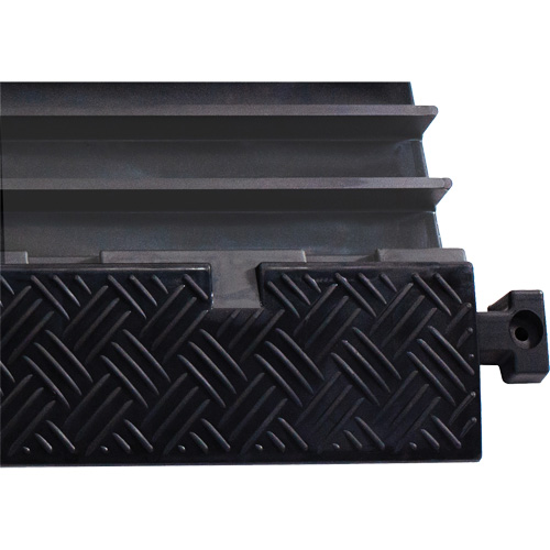 Protecteur de c&acirc;ble de s&eacute;rie moyenne Powerhouse, 5 canaux, 36" lo x 19,63" la x 2,25" h FMT Sales Ltd