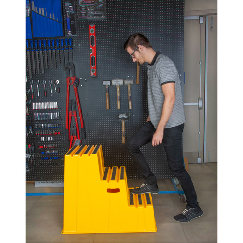 Escabeau industriel, 3 marches, 34-13/16" x 22-7/16" x Hauteur 28-1/2" FMT Sales Ltd