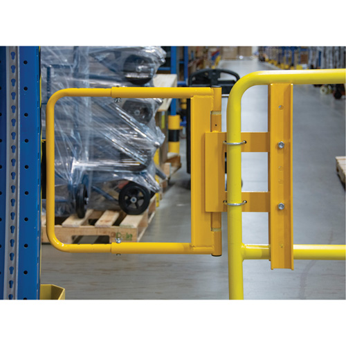 Safety Swing Gate, 21" H x 16" - 26" W FMT Sales Ltd
