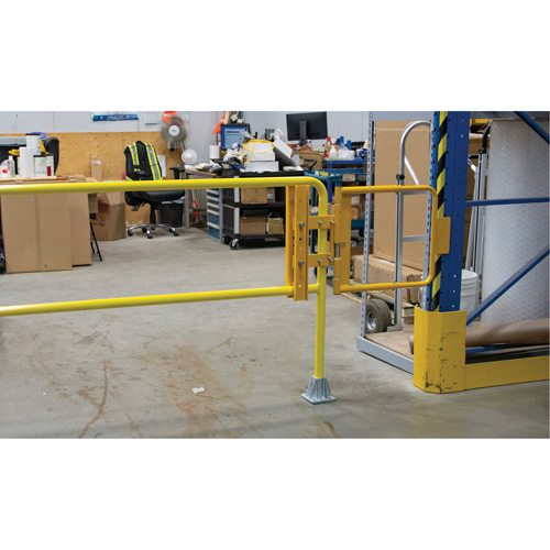 Safety Swing Gate, 21" H x 16" - 26" W FMT Sales Ltd