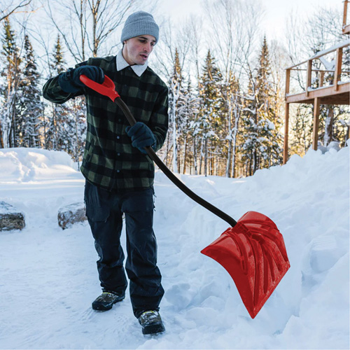 Pelle &agrave; neige Yukon, Lame Polypropyl&egrave;ne, Largueur 18", Manche Prise en D ergonomique FMT Sales Ltd