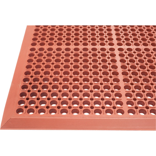 Competitor Series Mats, Slotted, 3' x 5' x 7/8", Orange, Natural Rubber FMT Sales Ltd