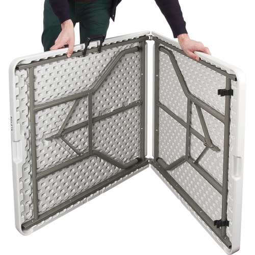 Table se pliant en deux, Rectangulaire, 72" l x 30" la, Poly&eacute;thyl&egrave;ne, Blanc FMT Sales Ltd