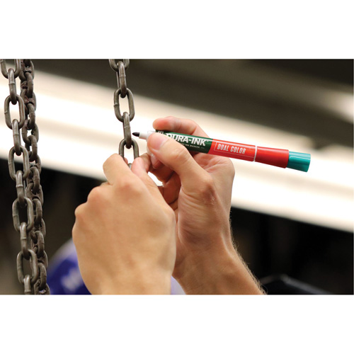 Marqueur &agrave; encre permanente et double couleur Markal Dura-Ink, Vert/Rouge, Pointe Ronde FMT Sales Ltd