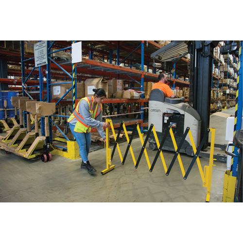 Expandable Barrier, 37" H x 11' L, Black/Yellow FMT Sales Ltd