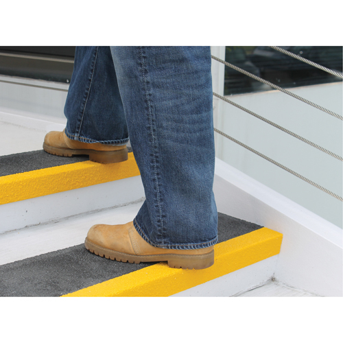 Safestep&reg; Anti-Slip Step Cover, 10" W x 32" L, Black & Yellow FMT Sales Ltd