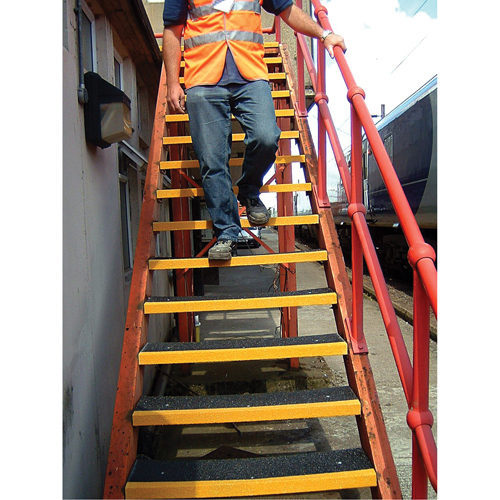 Safestep&reg; Anti-Slip Step Cover, 10" W x 32" L, Black & Yellow FMT Sales Ltd