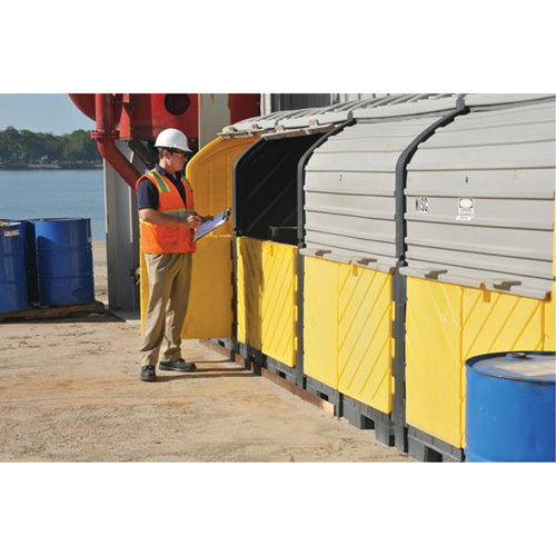 P16 Plus Ultra-Hard Top Spill Pallets avec drain, 250" lo x 79" la x 62" h, Capacit&eacute; de charge 9000 lb FMT Sales Ltd