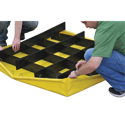 Ultra-Spill Pallet flexible, 4 barils, Capacit&eacute; de d&eacute;versement 66 gal. US, 48" x 48" x 7" FMT Sales Ltd