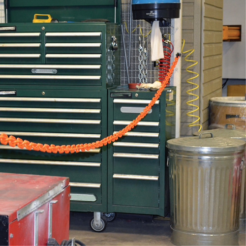 Ensemble de barri&egrave;re &agrave; chaîne magn&eacute;tique pour l'entrep&ocirc;t, Orange, Maillon de 2", 15' de long FMT Sales Ltd