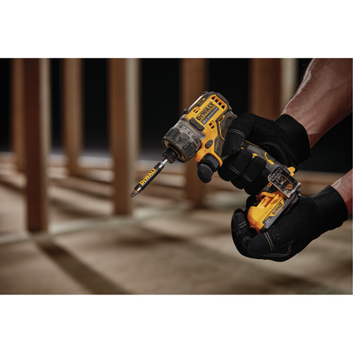 Trousse de tournevis &agrave; moteur sans balai Xtreme, 1/4", 12 V, 200 UWO couple max., Lithium-ion bloc-pile FMT Sales Ltd