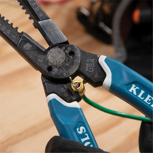 Klein-Kurve&reg; Heavy-Duty Wire Stripper, Cutter & Crimper Multi-Tool, 8-1/4" L, 8 - 20 AWG FMT Sales Ltd