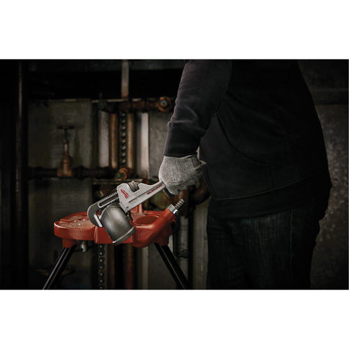 Pipe Wrench, 1-1/2" Jaw Capacity, 10" Long, Ergonomic Handle FMT Sales Ltd