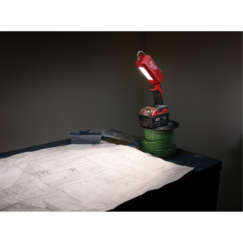 B&acirc;ton lumineux M18, Crochet, Rechargeable, 300 lumens FMT Sales Ltd