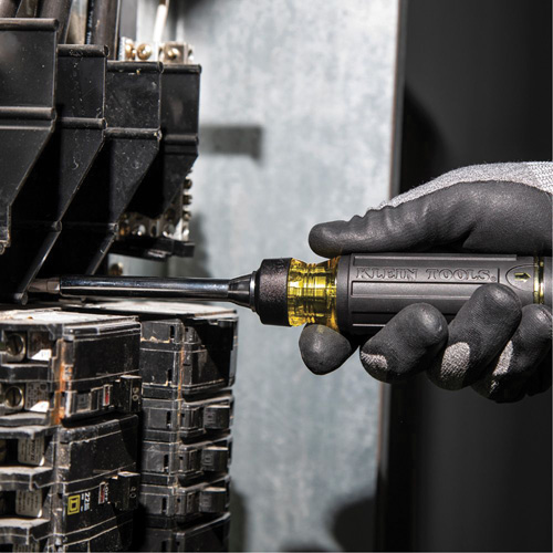 Tournevis &agrave; cliquet &agrave; embouts multiples 15 en 1, 8-3/4" lo, Prise Coussin&eacute;e FMT Sales Ltd