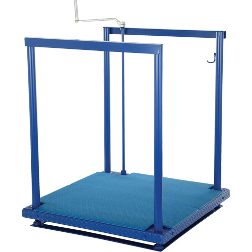 Ergonomic Posi-Crank Platform With Anti-Fatigue Mat, 36" W x 72" D, 500 lbs. Capacity, All-Welded FMT Sales Ltd