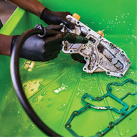 Nettoyant et d&eacute;graissant naturel CB 100 ALU, Bouteille &agrave; g&acirc;chette FMT Sales Ltd