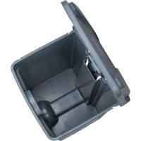 Step-On Garbage Can, Plastic, 12 US gal. Capacity FMT Sales Ltd