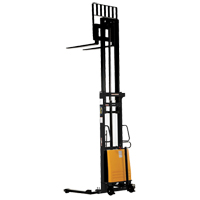 Gerbeur pour chariot &eacute;l&eacute;vateur, Fonctionnement &eacute;lectrique, Capacit&eacute; 2000 lb, Lev&eacute;e max 137" FMT Sales Ltd