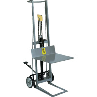 Gerbeur hydraulique &agrave; plateforme, M&eacute;canisme Pompe au pied, Capacit&eacute; de 400 lb, Levage max de 54" FMT Sales Ltd