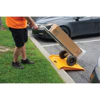 Rampe de trottoir portable en poly pour diable, Capacit&eacute; de 1000 lb, 27" la x 27" lo FMT Sales Ltd