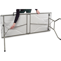 Table se pliant en deux, Rectangulaire, 72" l x 30" la, Poly&eacute;thyl&egrave;ne, Blanc FMT Sales Ltd