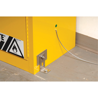 Attache de retenue contre les s&eacute;ismes pour armoire Sure-Grip Ex pour produits inflammables FMT Sales Ltd