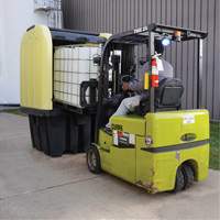 Palette anti-d&eacute;versement jaune &agrave; couvercle rigide roulant, 65" lo x 65" la x 101" h, Capacit&eacute; de charge 5000 lb FMT Sales Ltd