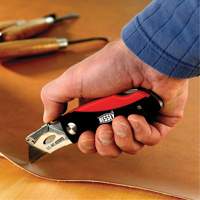 Couteau utilitaire pliant, 2-3/8" lame, poign&eacute;e en Plastique/Coussin&eacute;e FMT Sales Ltd